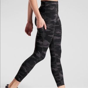 ATHLETA Salutation Stash Pocket II Laser Cut 7/8 Tight